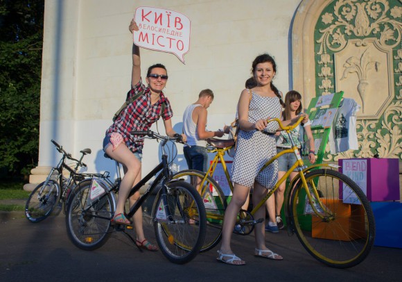 AVK free bike rental at art festival