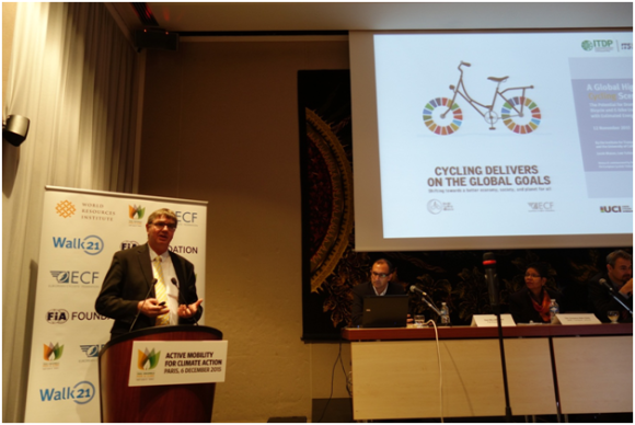 Dr. Bernhard Ensink presenting at Transport Day 2015.