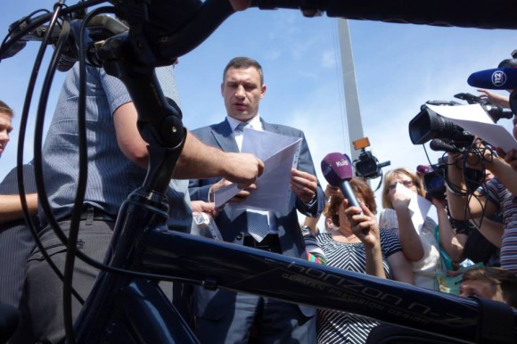 Cyclists give their demands to Kyiv Mayor Vitaliy Klytchko