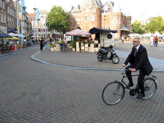 po1b_amsterdam_bicycle_suit