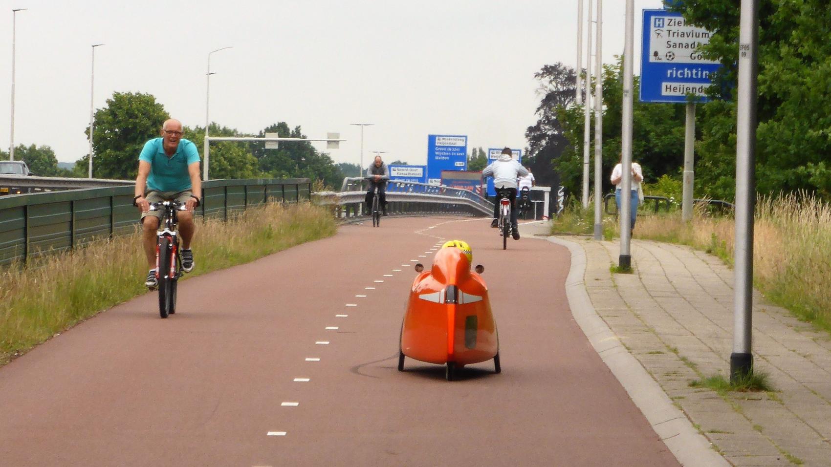 Bridge over the Maas-Waal canal. Low barrier between the carriageway and the cycling path reduces the noise from cars, but does not affect negatively social safety.