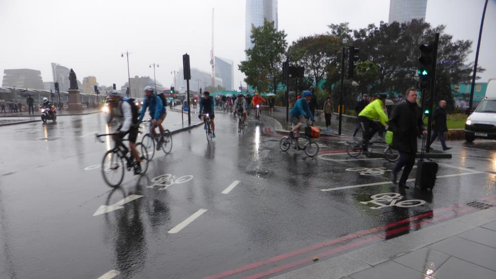 CS6 (straight) and connection to CS3 (right). Cycle superhighways are popular also on rainy days. On average in the morning peak 70% of traffic crossing Blackfriars Bridge is bicycles.