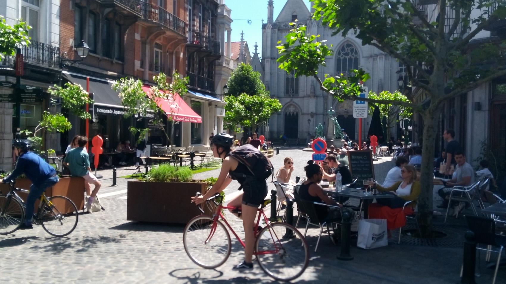 Closing a section of Rue Saint-Boniface for cars provided ample space for outdoor seating for restaurants and cafes.