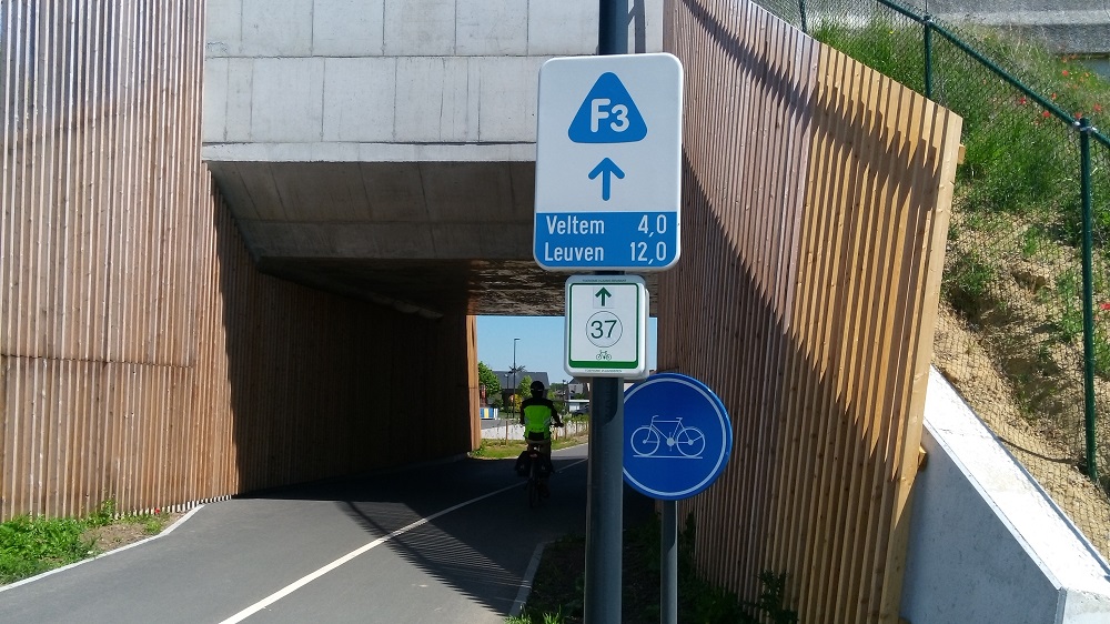 Two cycling tunnels in the ramps leading to the bridges were completed as a separate investment in 2020, at a cost of 2.6 million euro. F3 became more direct, comfortable, and safer.