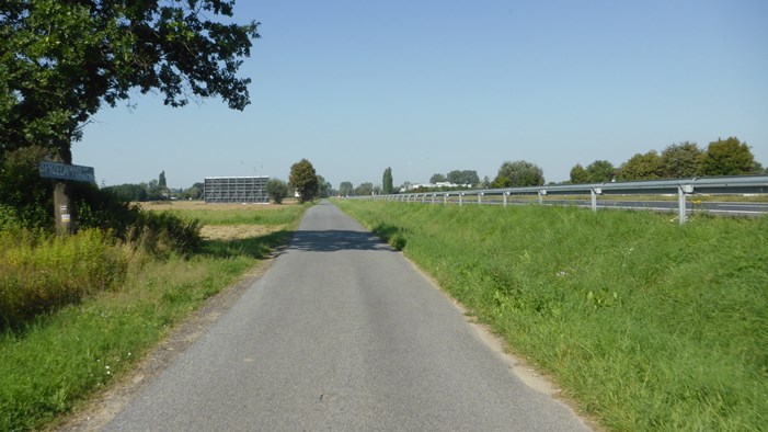TEN-T infrastructure projects often include construction of many kilometres of lower-class roads for access to housing, fields, maintenance and emergency purposes. These roads typically carry little traffic and for a small cost they can be connected by short sections of cycling paths to form a continuous link for active mobility.