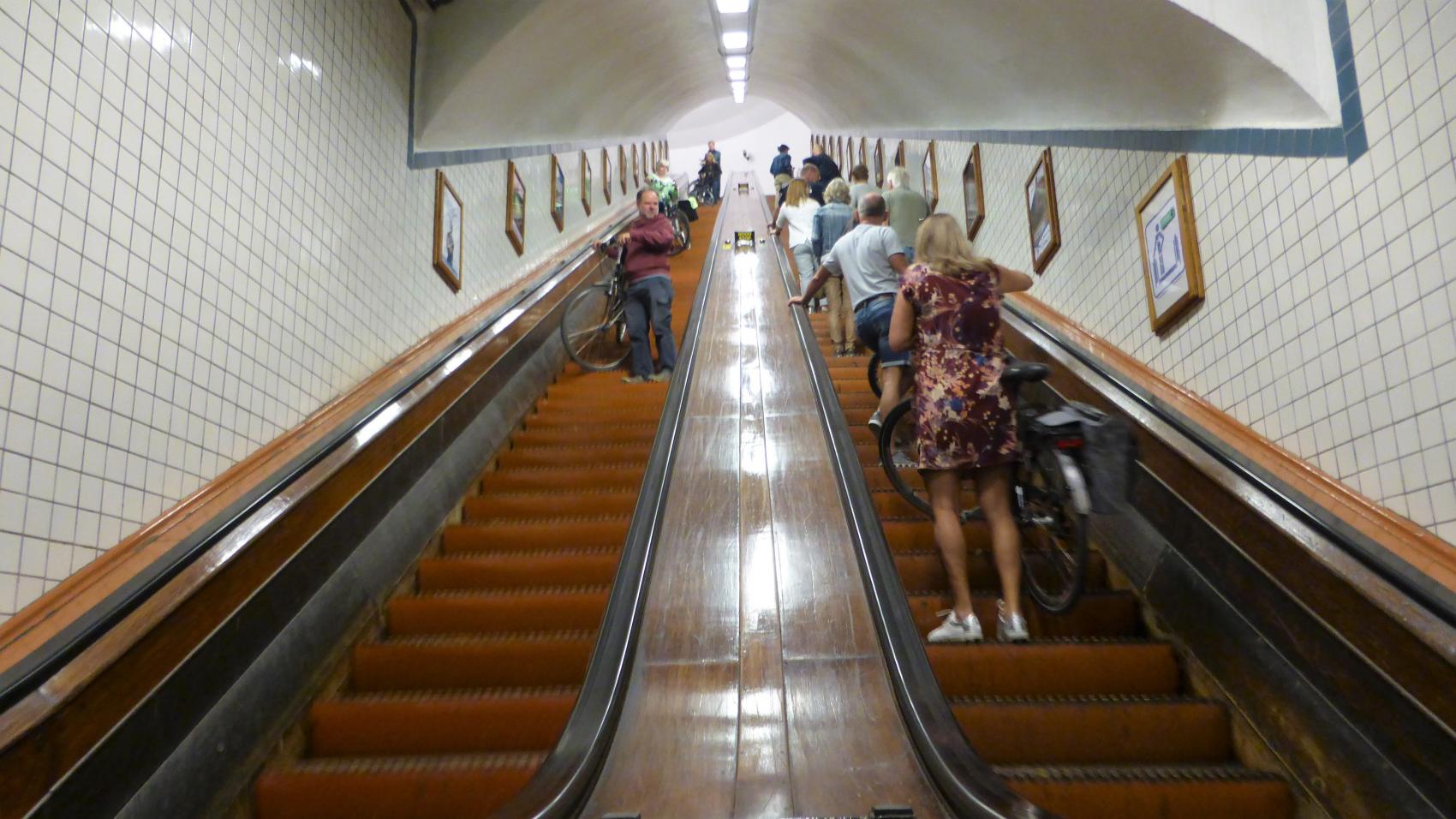 Most of cyclists use historic escalators to access the tunnel.
