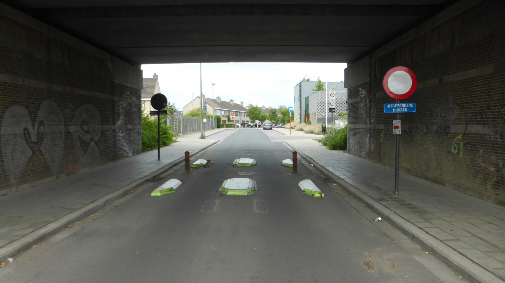 Similar solution used as “bus gate” in the tunnel on Nieuwe Rolleweg in Vilvoorde.