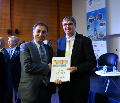 Janos Pasztor, Assistant Secretary-General on Climate Change at the UN, receiving ECF/WCA letter of intent from Dr. Bernhard Ensink.