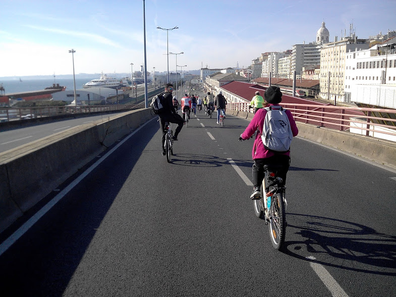 Over 600 bicycle users joined the FPCUB bicycle protest held on January 8th of this year, in Lisbon (photograph: BCPereira)