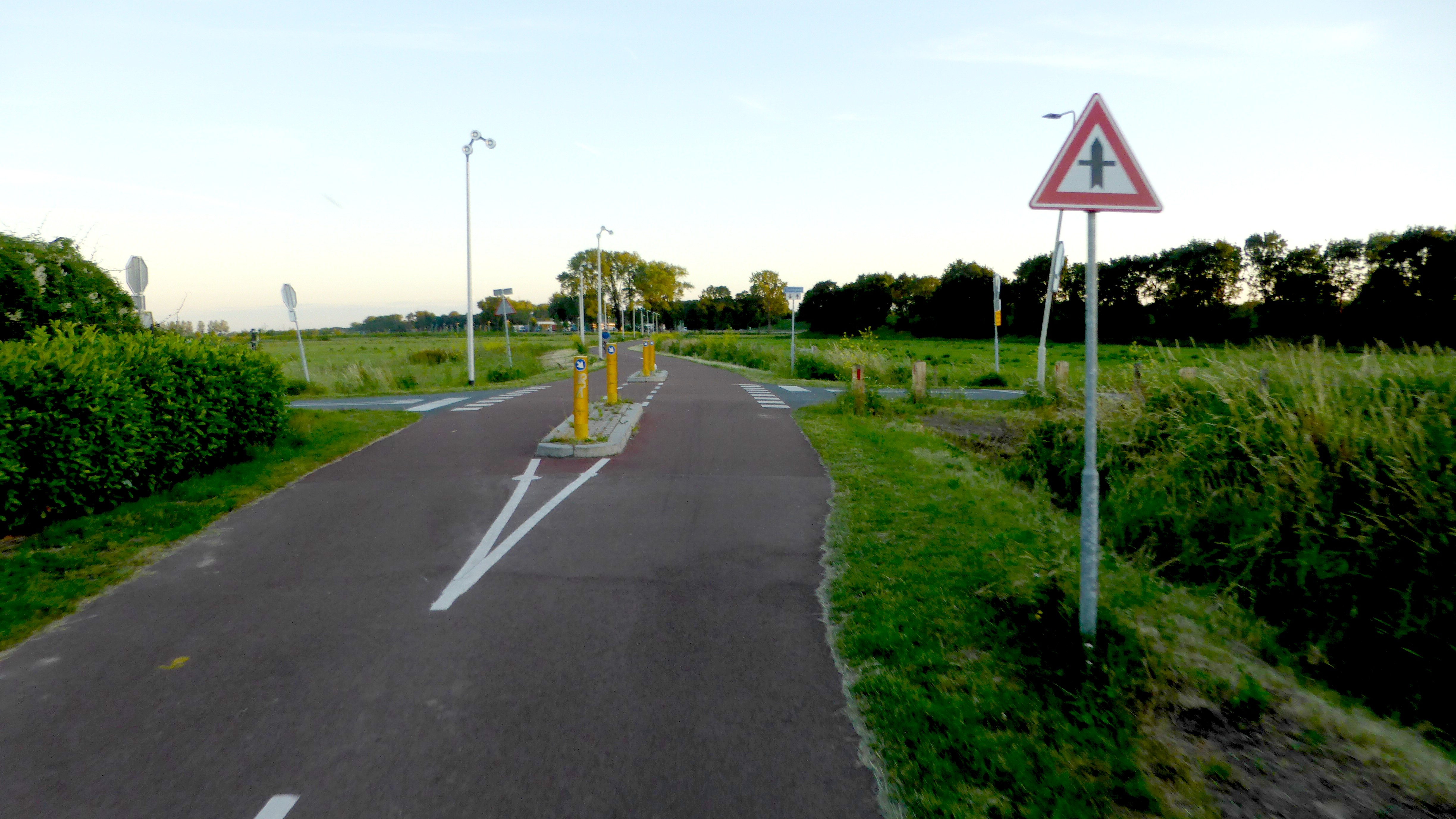 Cycle highway RijnWaalpad connecting Arnhem and Nijmegen