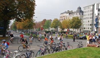 Cycling in Brussels by Stephane Mignon in flickr